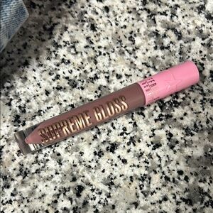 BNWOT. SUPREME GLOSS IN SHADE TEA BAG. JEFFREE STAR COSMETICS
